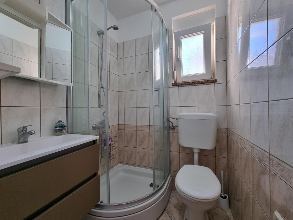 Apartment Aqua Near The City Beach Novalja Ngoại thất bức ảnh